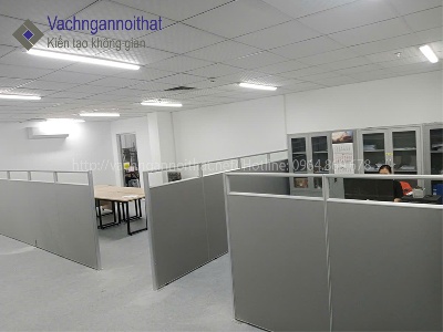 Vách ngăn phòng lửng nỉ kính cao 1m5