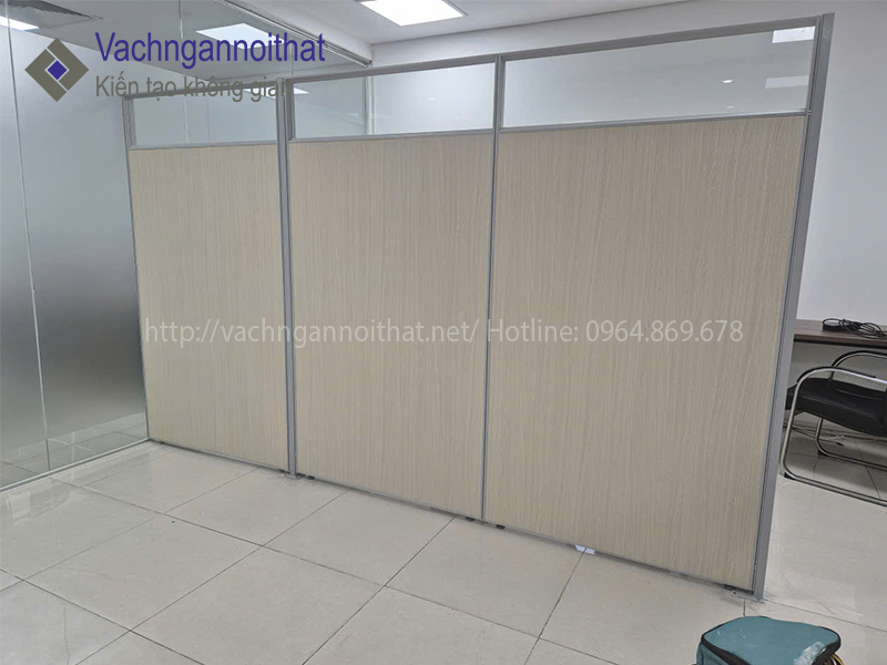 Vách ngăn phòng lửng gỗ kinh cao 1m8