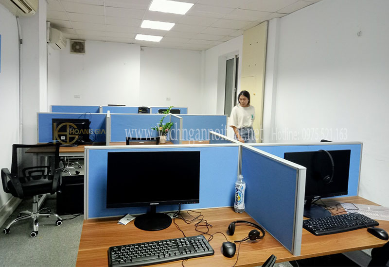 Lắp đặt vách ngăn bàn văn phòng bằng nỉ khung nhôm tại Cầu Giấy, Hà Nội - Ảnh 2