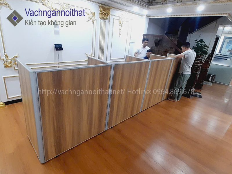 V&aacute;ch ngăn gỗ lắp gh&eacute;p b&agrave;n l&agrave;m việc nh&acirc;n vi&ecirc;n cao 1m2