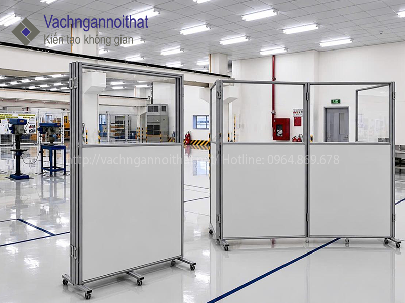 V&aacute;ch ngăn gỗ k&iacute;nh khung nh&ocirc;m c&oacute; b&aacute;nh xe di động gấp gọn
